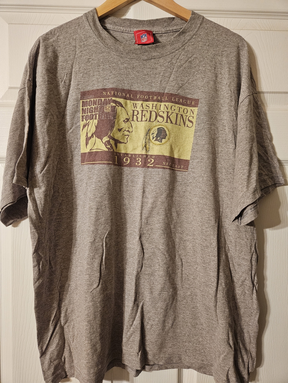 NFL Washington Redskins Gray T-Shirt with Yellow & Maroon Graphic